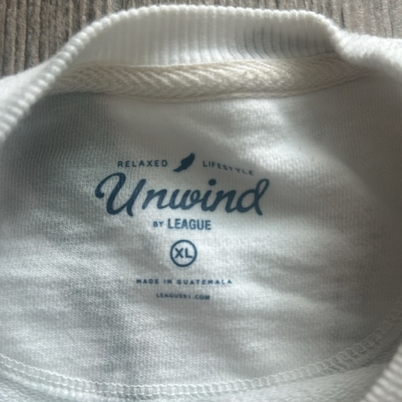 super cute and comfy size XL blue and white tie dye Pepperdine crewneck - Picture 2 of 4